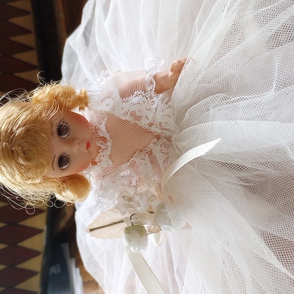 Vintage Madame Alexander Bride Doll - Picture 3 of 7